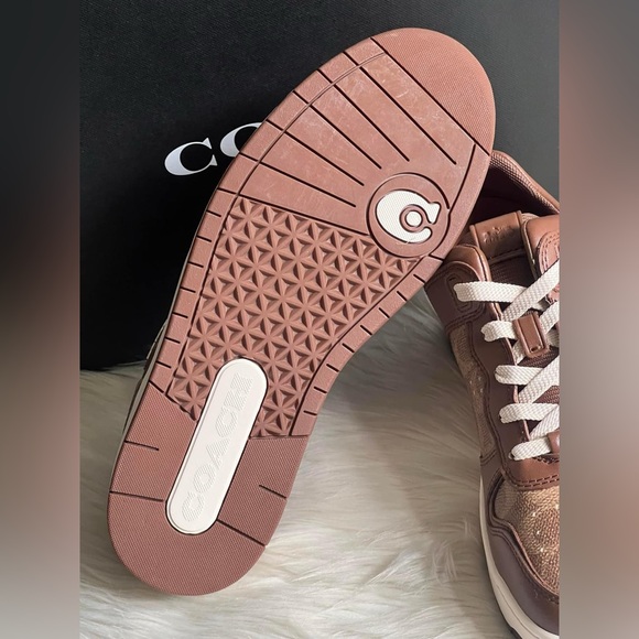 C201 - Coach Sneaker in Signature Canvas - Picture 3 of 14
